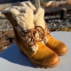 Sorel Joan Of Arctic Wedge II Boot in Velvet Tan Women's Sz 7
